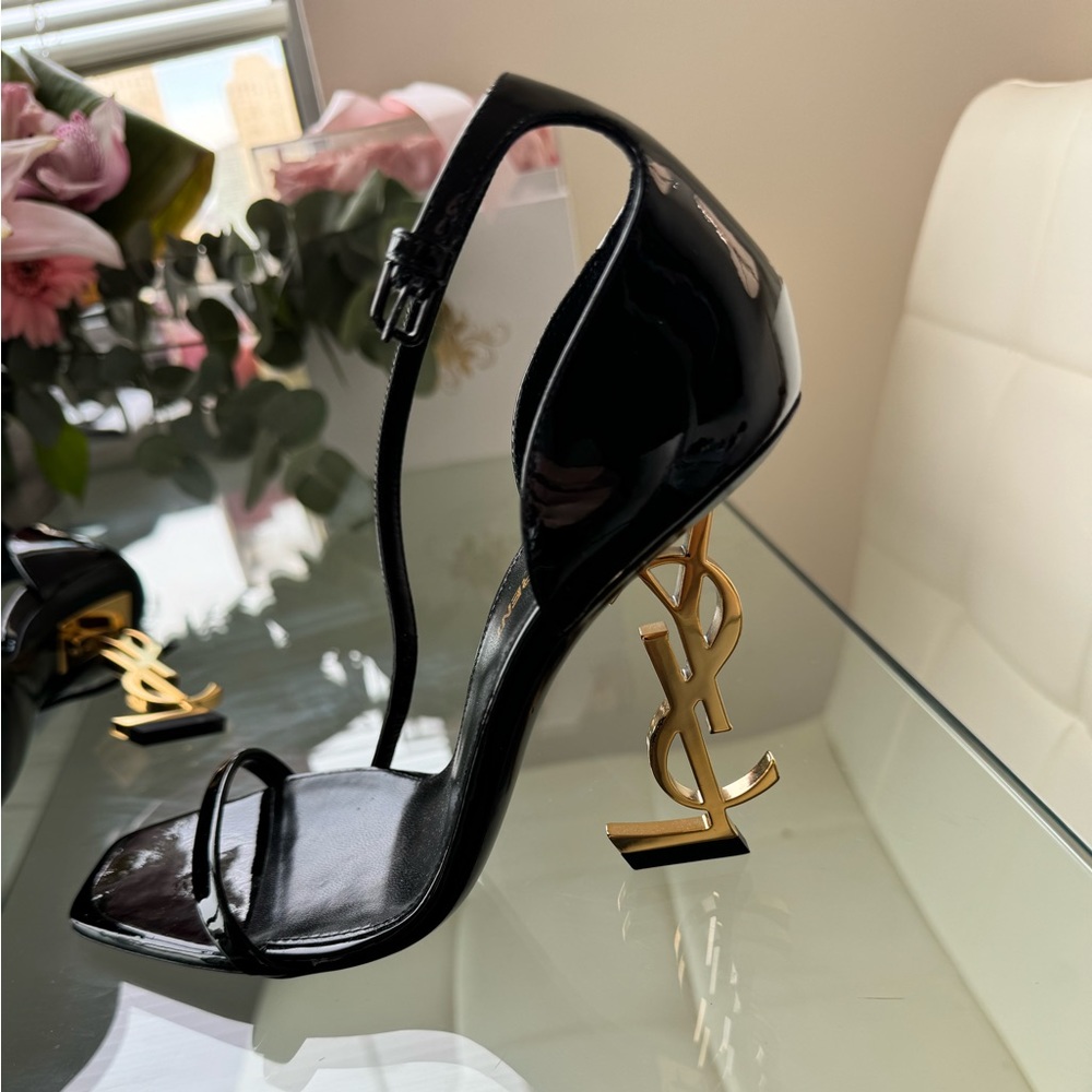 Ysl heels been used 1 time size 36.5 color black